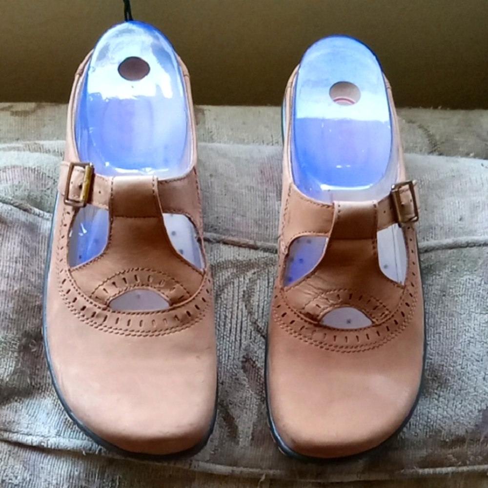 Klogs Women's Tan Leather Shoes